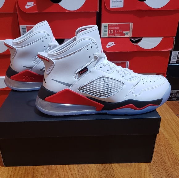 NIKE AIR JORDAN MARS 270. Size-10. - Picture 4 of 11